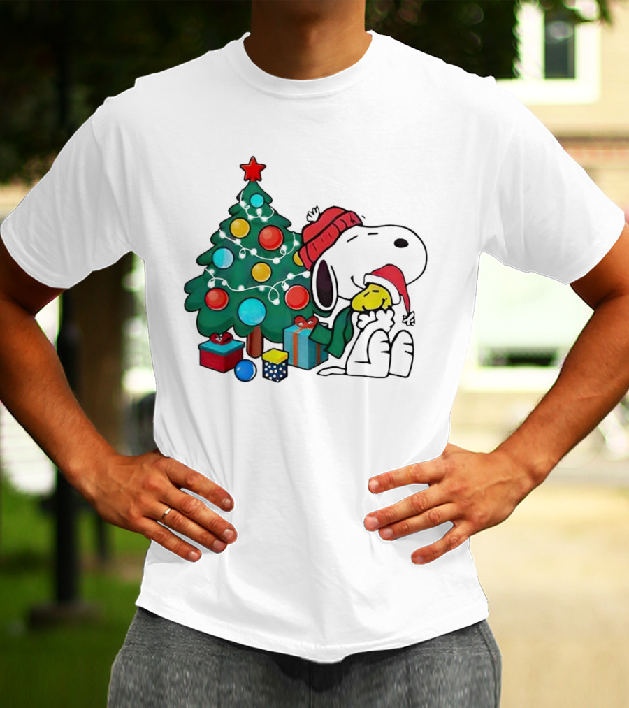 Snoopy Woodstock Christmas Tree Hug Gifts T-Shirt