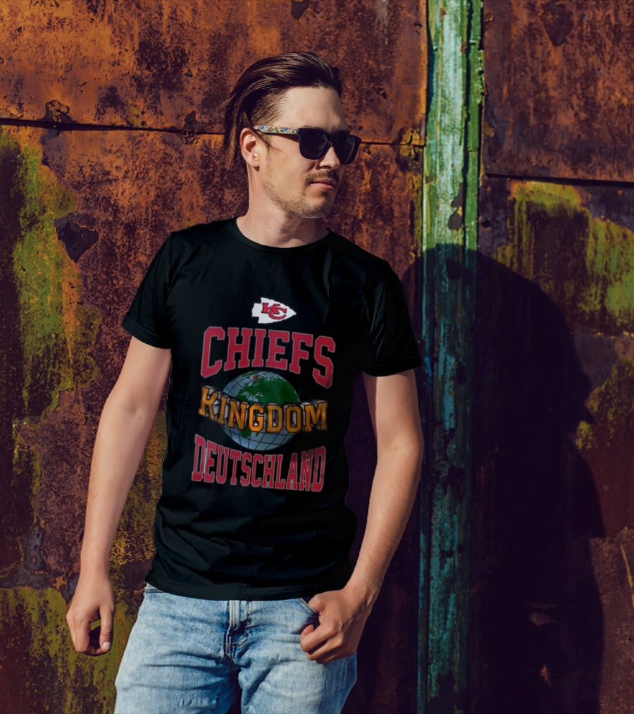 Chiefs Kingdom Deutschland With Kansas City Arrowhead Logo And Globe T-Shirt