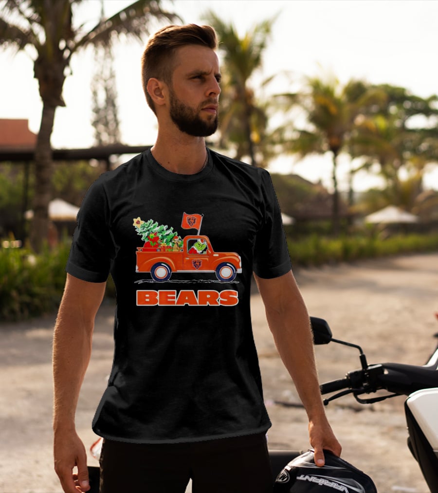 Grinch Driving Christmas Truck With Chicago Bears T-Shirt