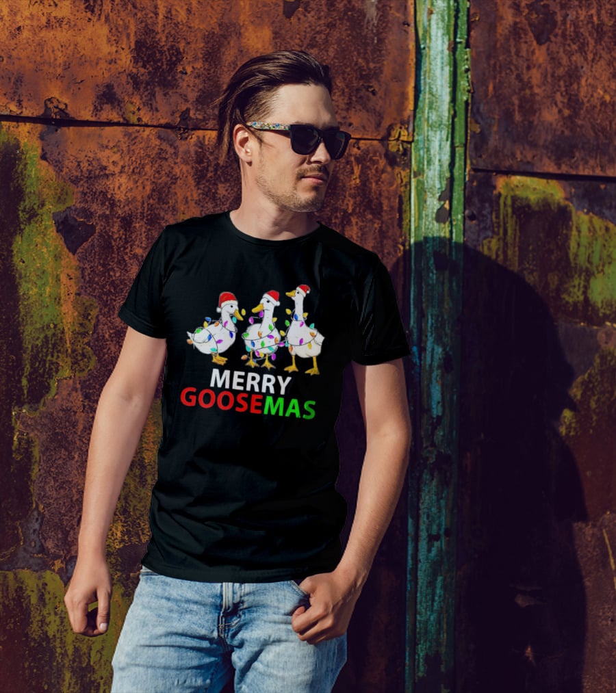 Merry Goosemas Santa Hat Geese Wrapped In Christmas Lights T-Shirt