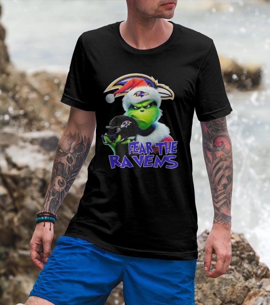 Grinch Wearing Santa Hat Holding Baltimore Ravens Helmet Fear The Ravens T-Shirt