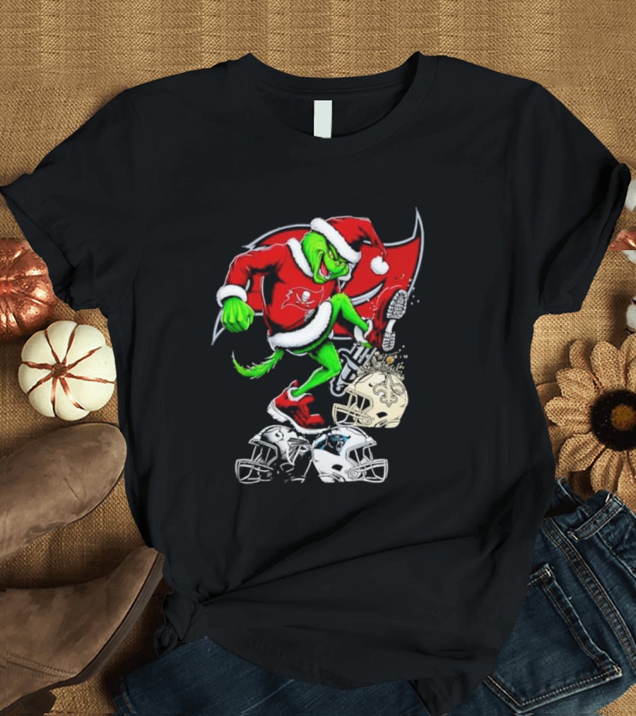 Tampa Bay Buccaneers Grinch Santa Stomping NFL Helmets Funny Christmas T-Shirt