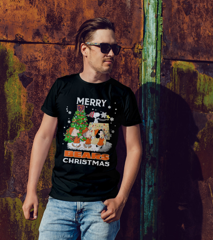 Peanuts Christmas Chicago Bears Merry Holiday Scene T-Shirt