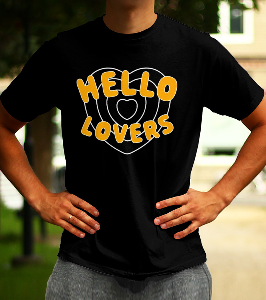 HELLO LOVERS Heart Outline T-Shirt
