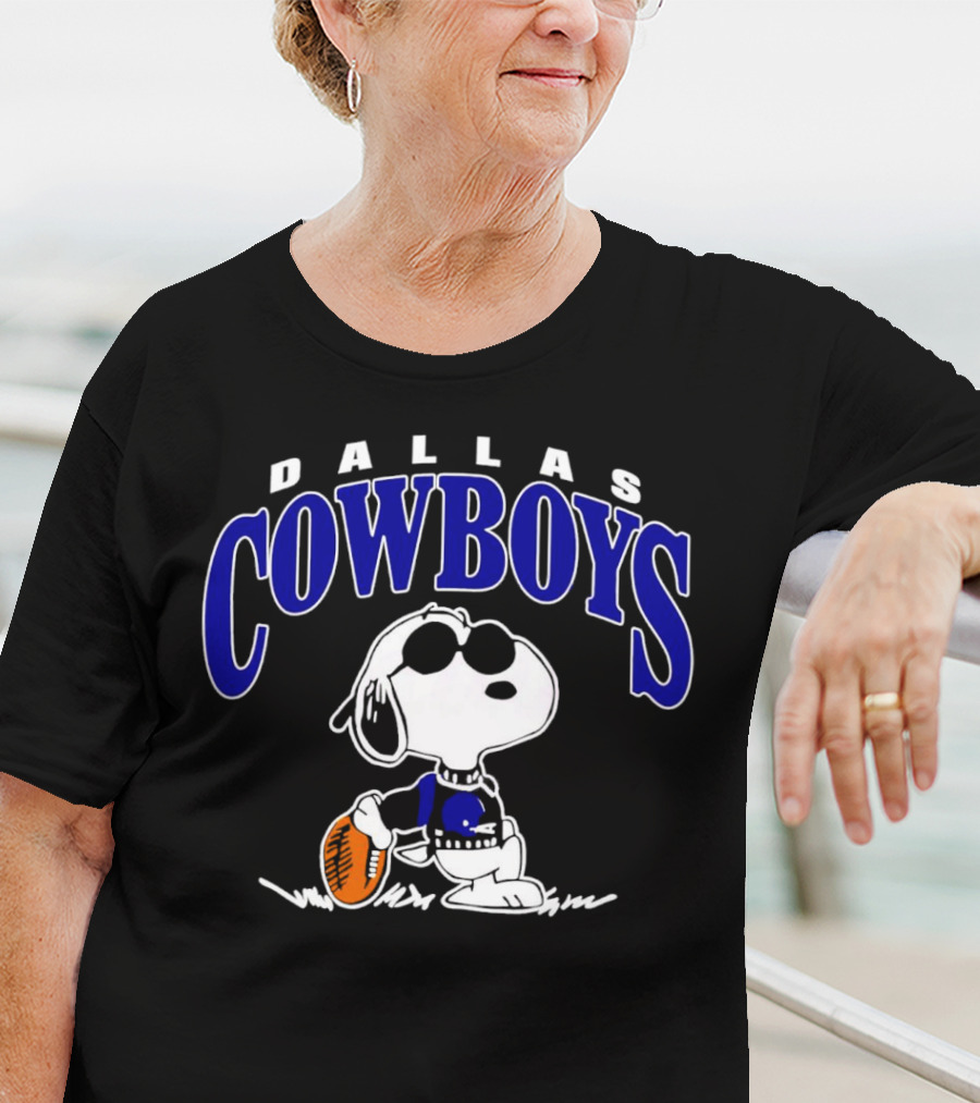 Dallas Cowboys Snoopy Football Player T-Shirt