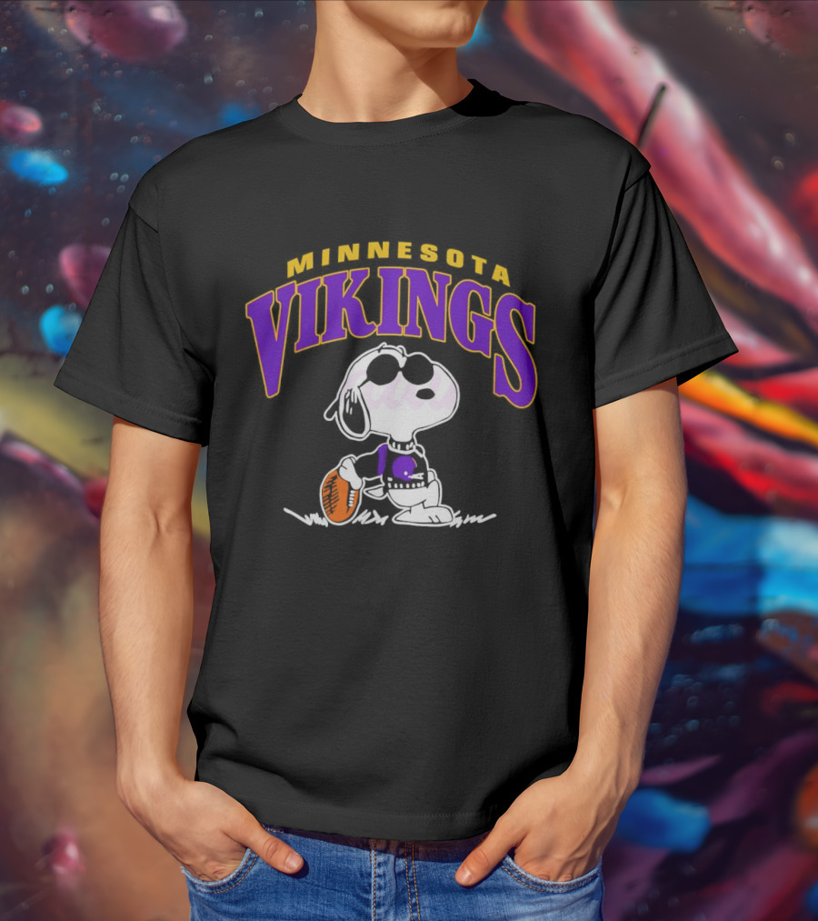 Snoopy Minnesota Vikings Football T-Shirt