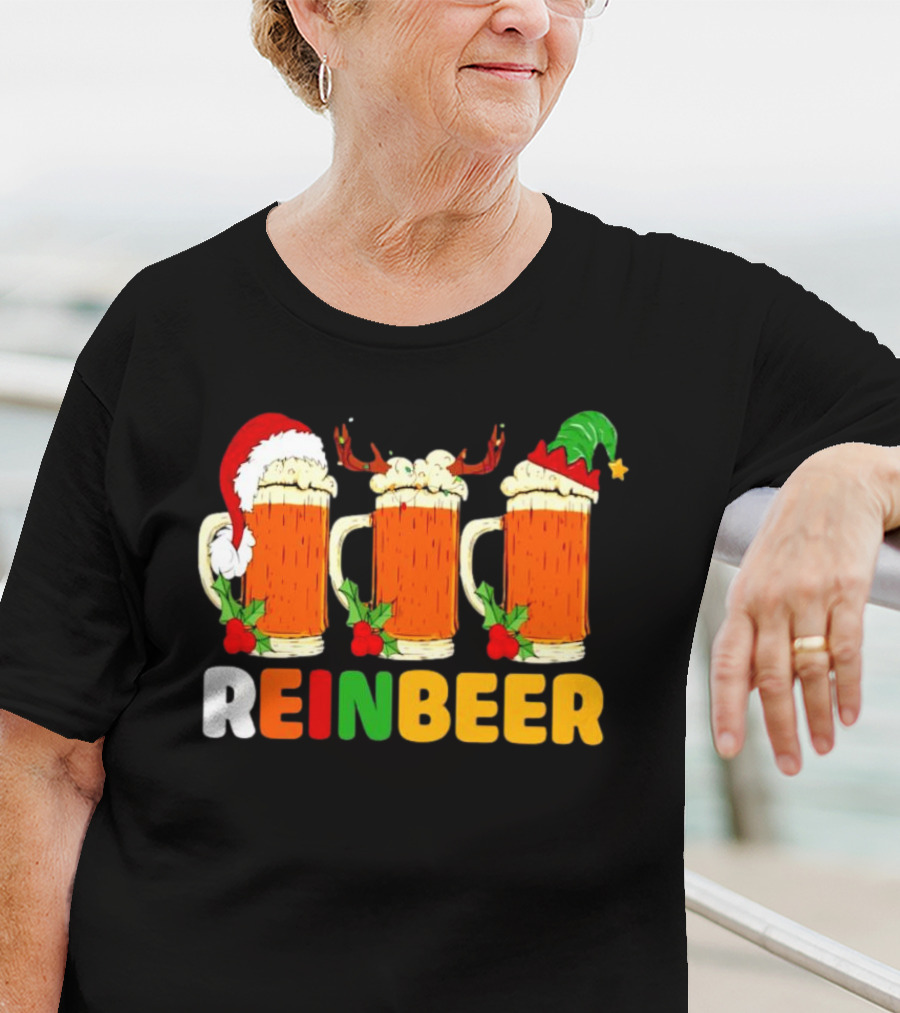 Reinbeer Merry Christmas Funny Beer Mugs With Santa And Elf Hats And Reindeer Antlers T-Shirt