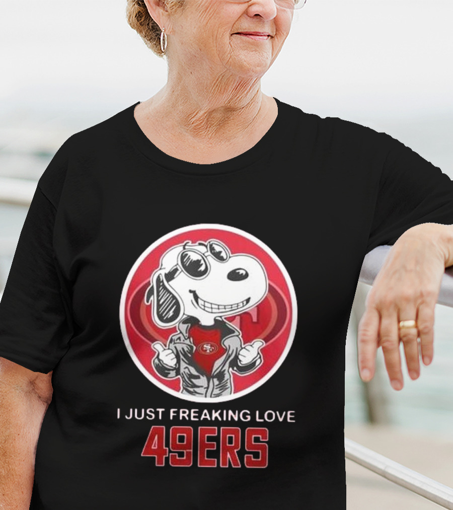 San Francisco 49ers Snoopy I Just Freaking Love 49ers T-Shirt
