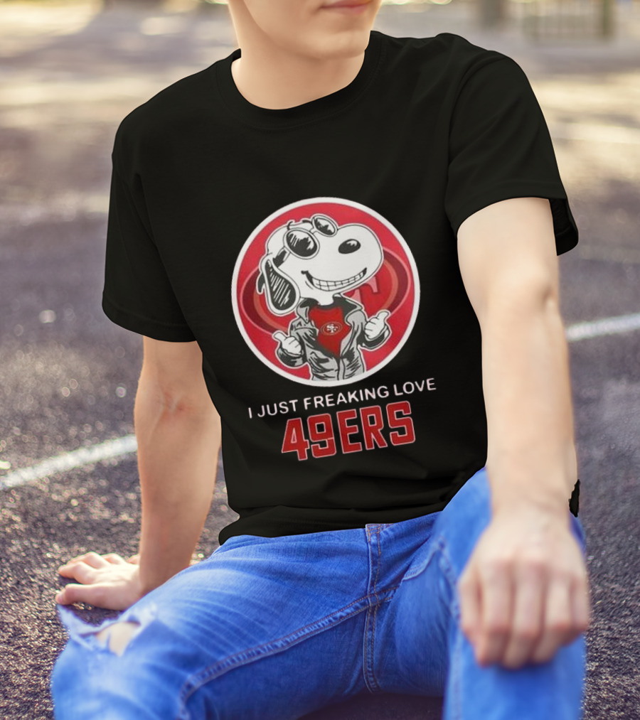 San Francisco 49ers Snoopy I Just Freaking Love 49ers T-Shirt