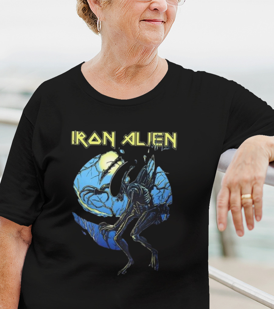 Iron Alien Xenomorph Moonlight Scene T-Shirt