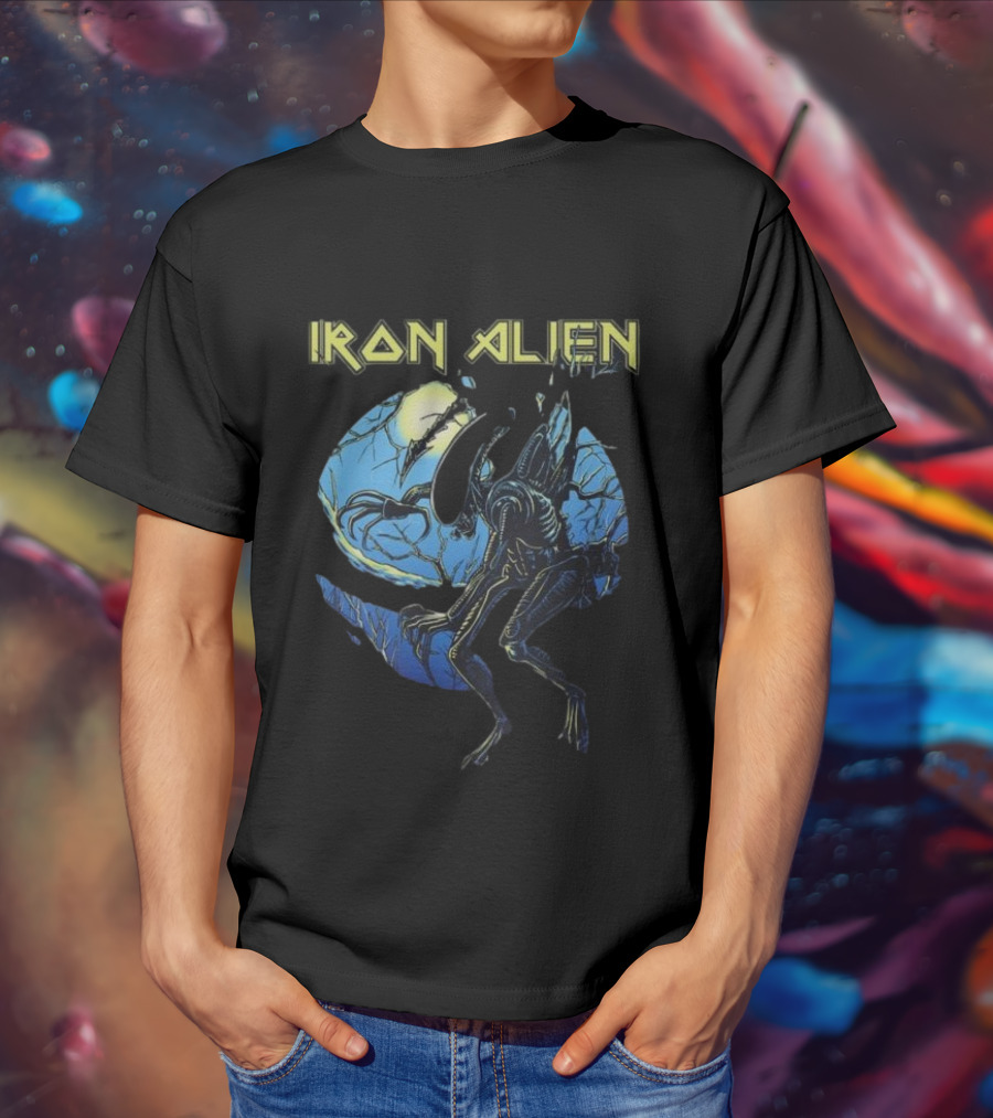 Iron Alien Xenomorph Moonlight Scene T-Shirt