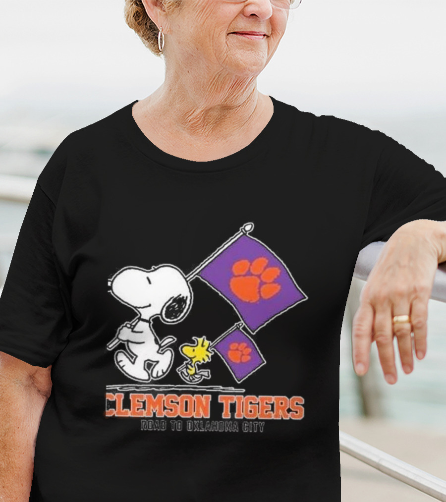 Snoopy And Woodstock Clemson Tigers Journey To Oklahoma City With Paw Flags T-Shirt