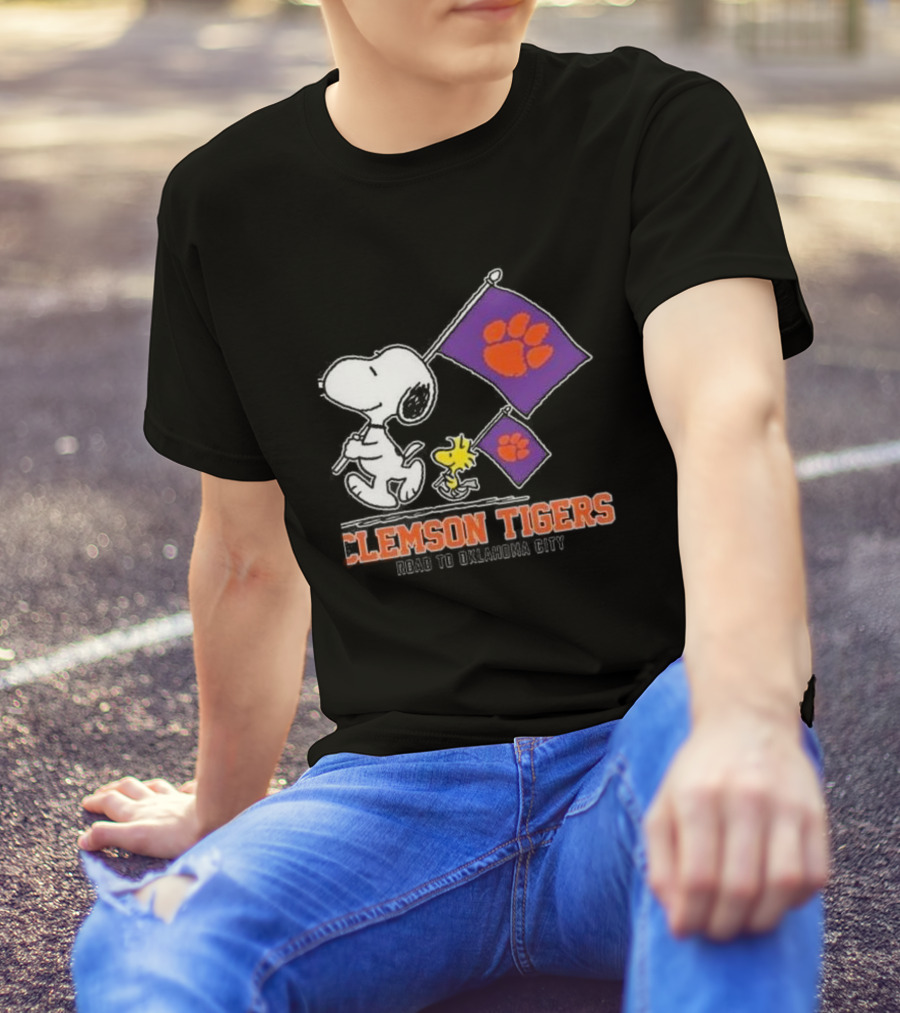 Snoopy And Woodstock Clemson Tigers Journey To Oklahoma City With Paw Flags T-Shirt