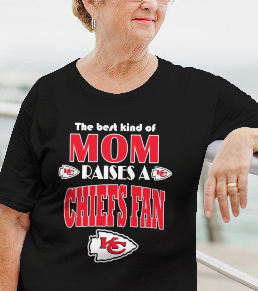 The Best Kind Of Mom Raises A Chiefs Fan Kansas City Chiefs T-Shirt