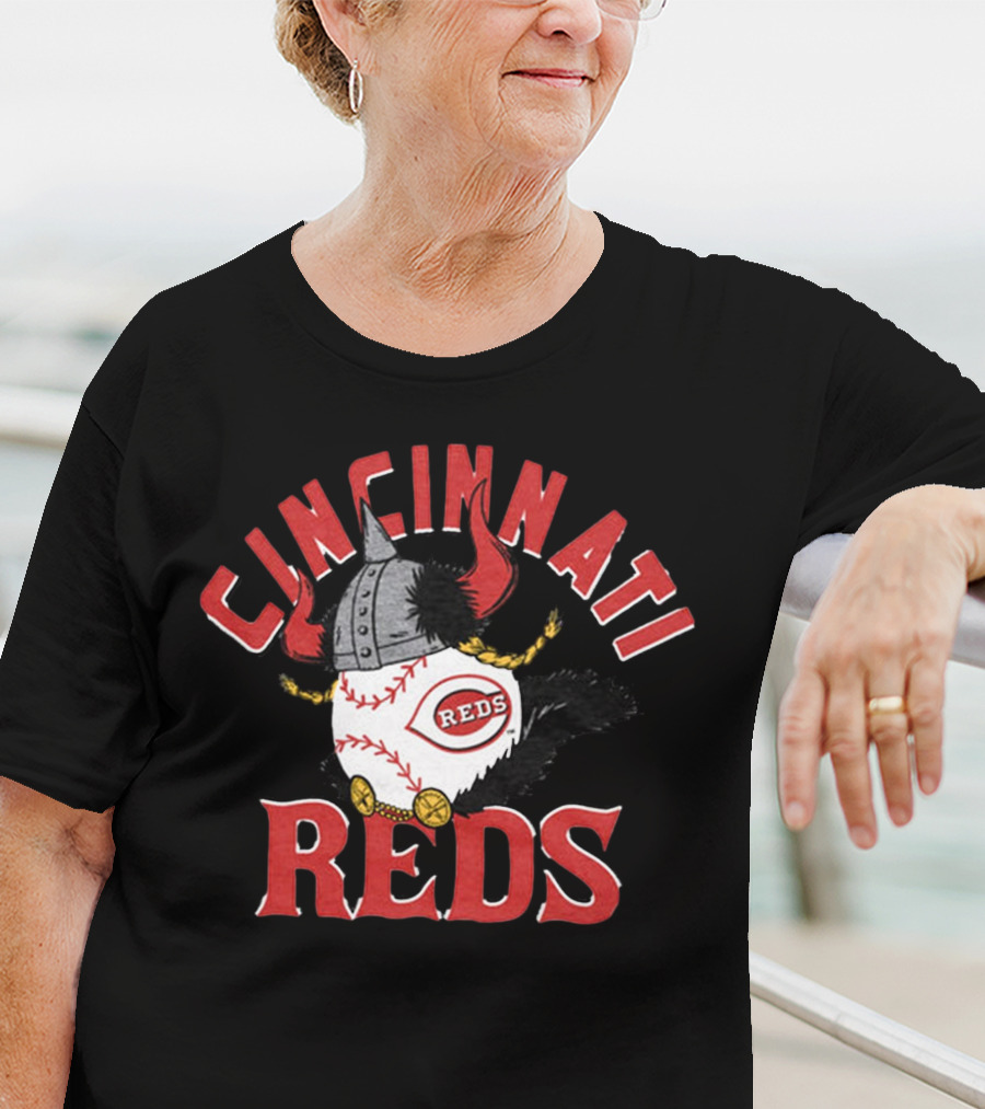Cincinnati Reds Viking Baseball Helmet And Horns T-Shirt