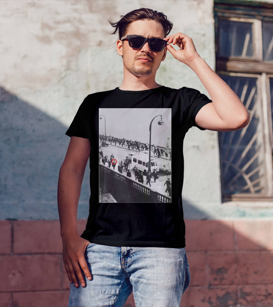 Peter Gabriel In 1977 Urban Crowd With Red Circle Highlight T-Shirt