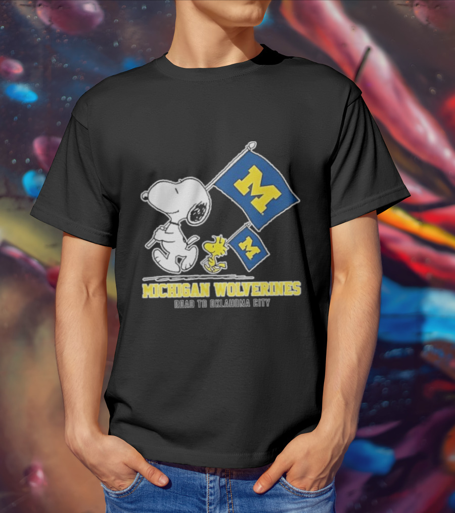 Snoopy And Woodstock Michigan Wolverines Flags Road To Oklahoma City T-Shirt