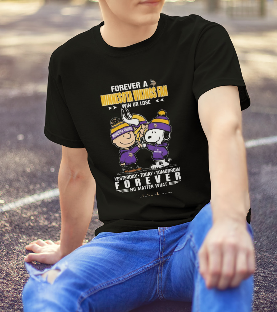 Forever A Minnesota Vikings Fan Charlie Brown And Snoopy Yesterday Today Tomorrow No Matter What T-Shirt