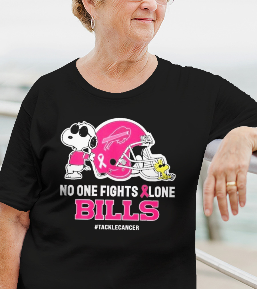 Snoopy And Woodstock No One Fights Alone Buffalo Bills #TackleCancer T-Shirt