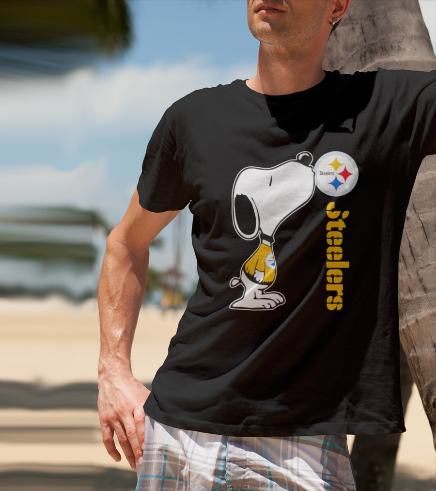 Snoopy Steelers Football Logo Kiss T-Shirt