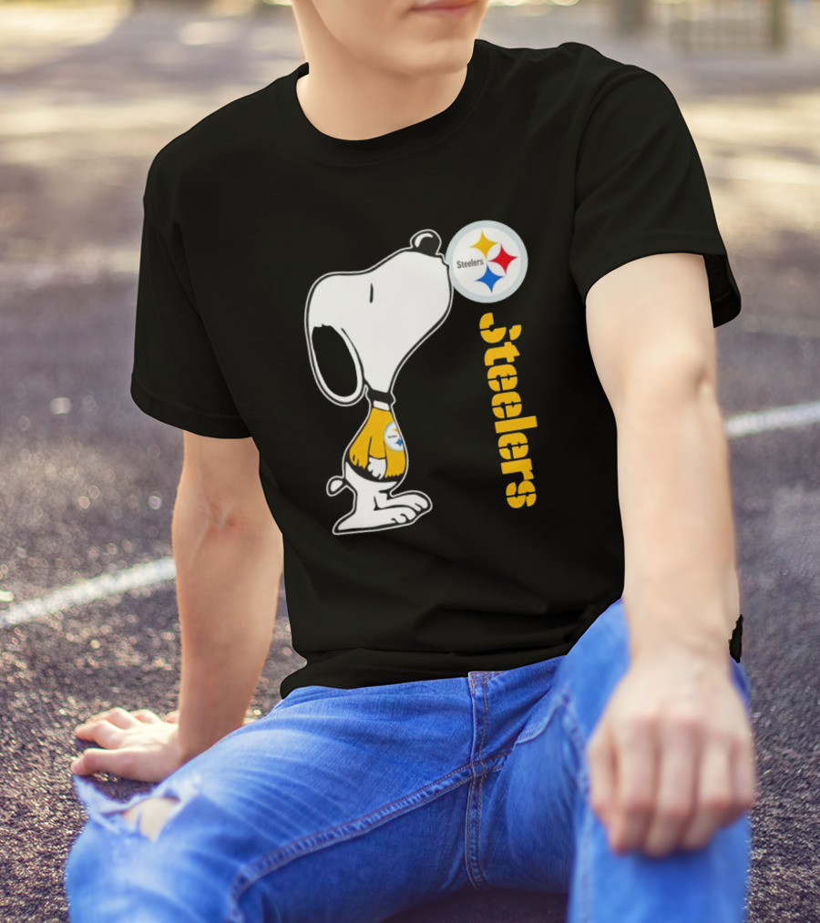 Snoopy Steelers Football Logo Kiss T-Shirt