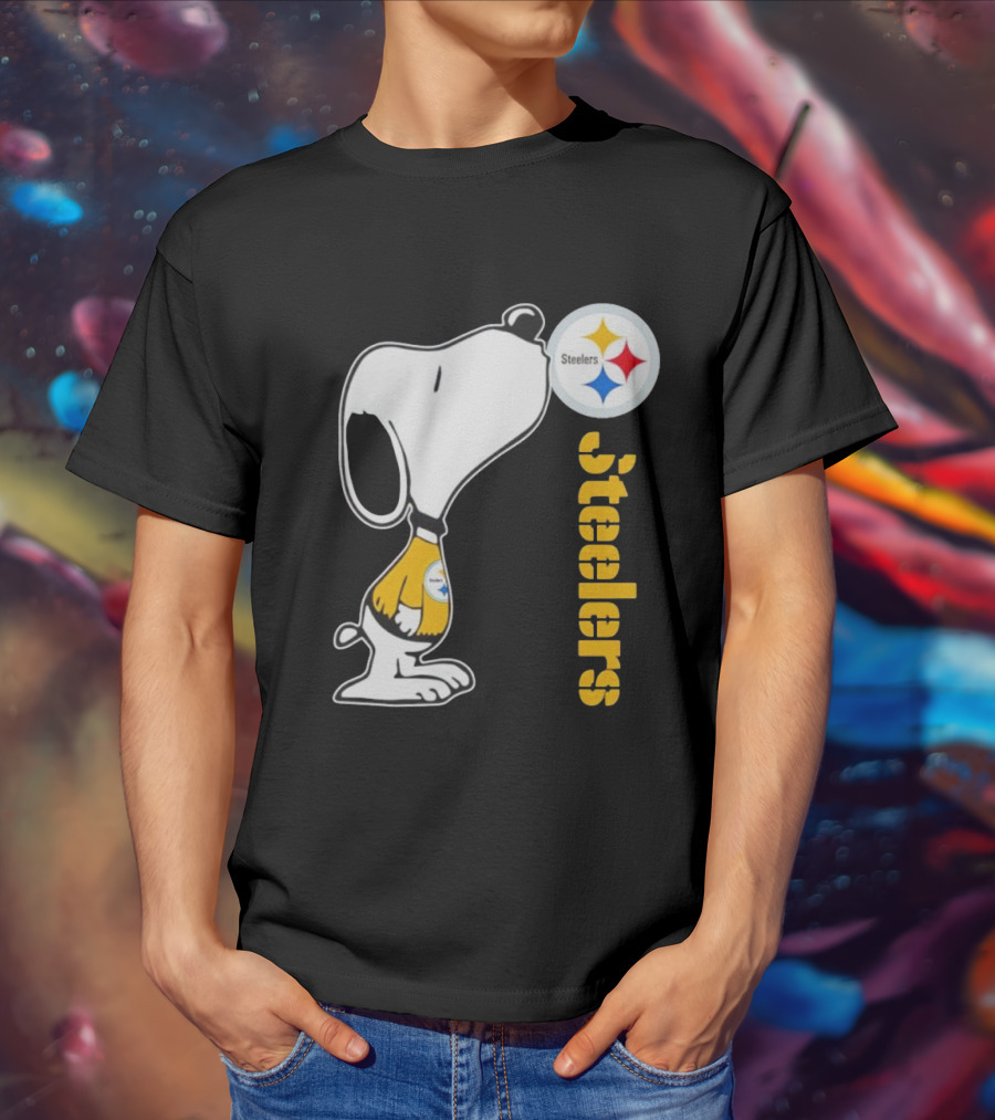 Snoopy Steelers Football Logo Kiss T-Shirt
