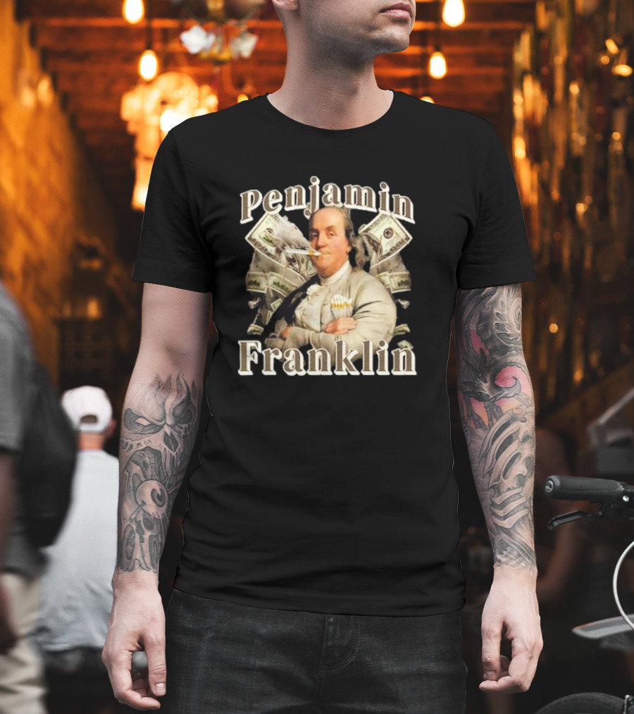 Penjamin Franklin Smoking Dollars Bills In Background T-Shirt