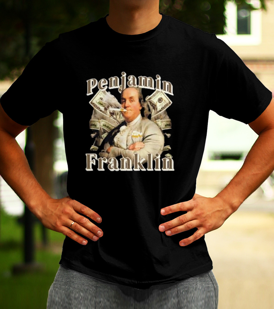 Penjamin Franklin Smoking Dollars Bills In Background T-Shirt