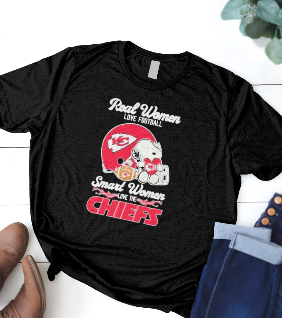 Real Women Love Football Smart Women Love The Kansas City Chiefs Snoopy Chiefs Love T-Shirt