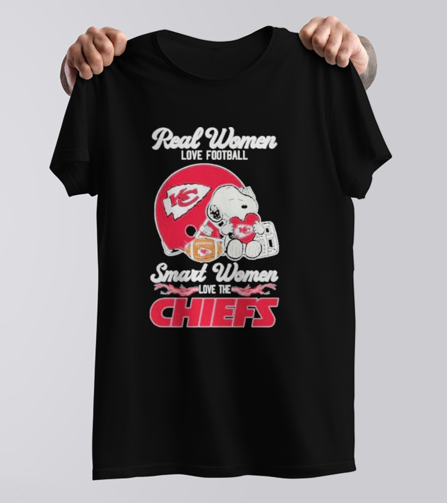 Real Women Love Football Smart Women Love The Kansas City Chiefs Snoopy Chiefs Love T-Shirt