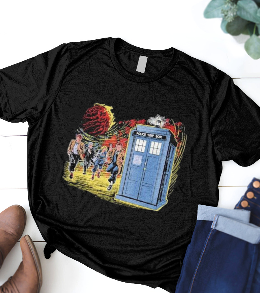 Police Public Box Time Travel Sci-fi Comics Chase With Doctor And Companions T-Shirt