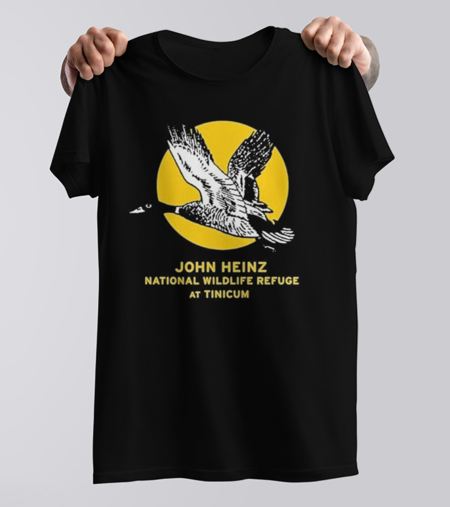 JOHN HEINZ NATIONAL WILDLIFE REFUGE AT TINICUM FLYING GOOSE SILHOUETTE WITH YELLOW SUN BACKGROUND T-Shirt