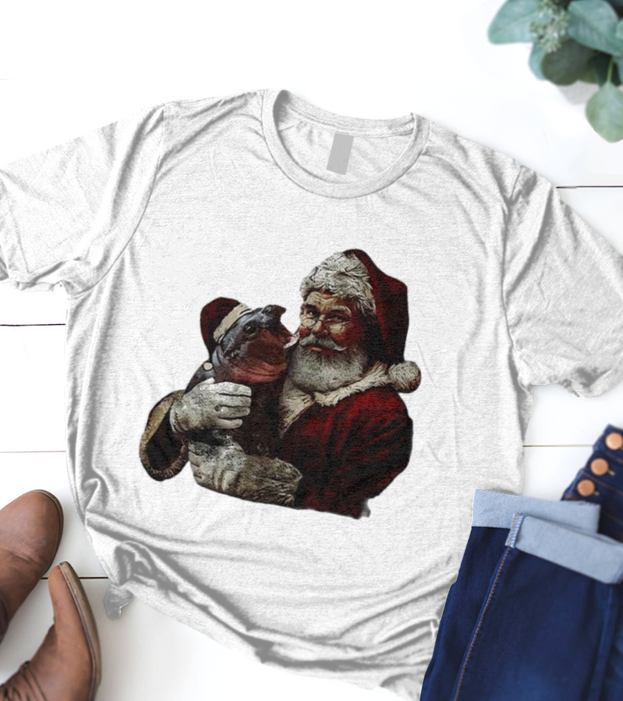 Moo Deng Xmas Funny Christmas Santa Hug Cute Baby Hippo Santa Claus Holiday T-Shirt