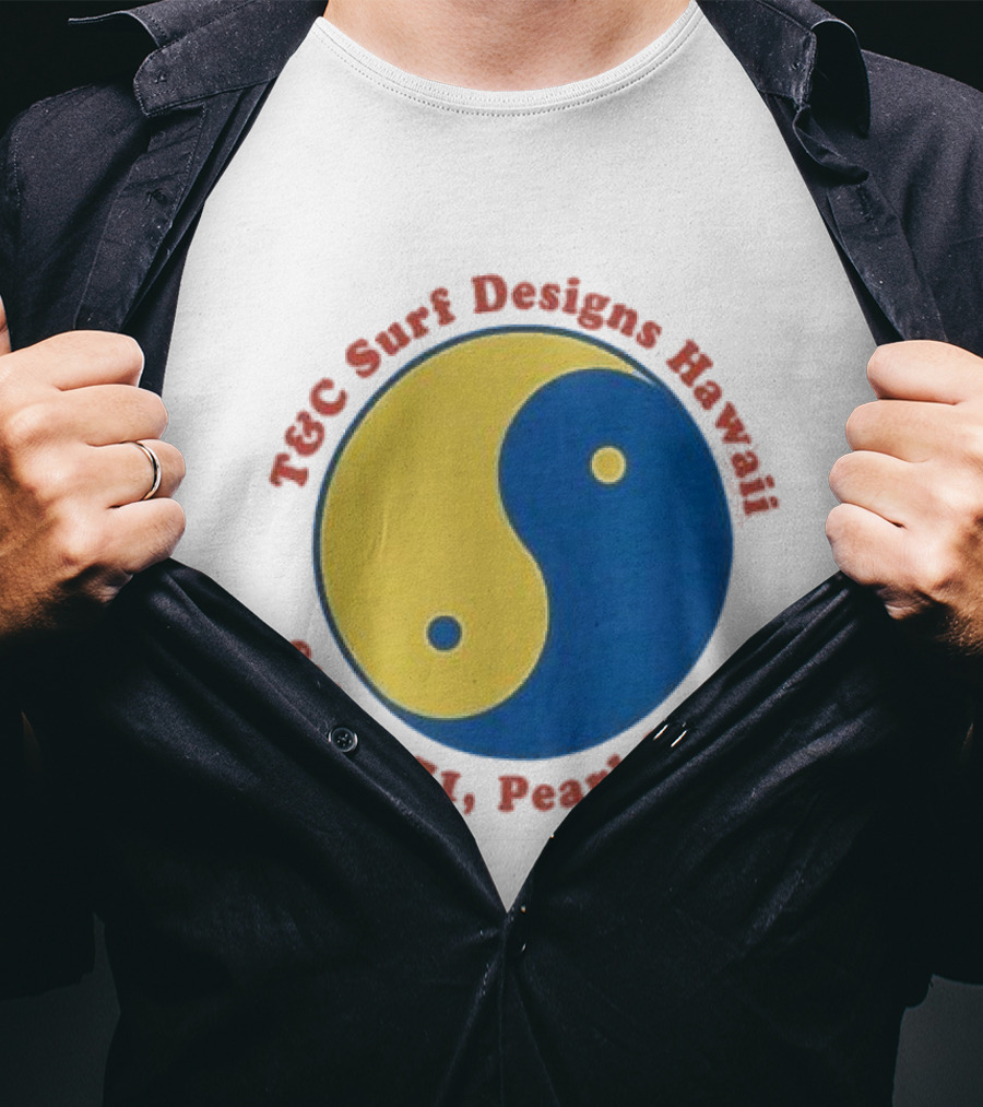 T&C Surf Designs Hawaii Est 1971 Pearl City Yin Yang T-Shirt