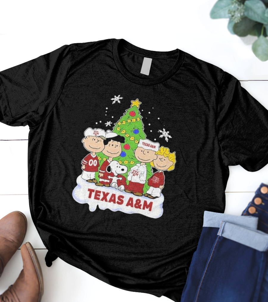 Texas A&M Aggies Christmas With Snoopy And Peanuts Characters T-Shirt