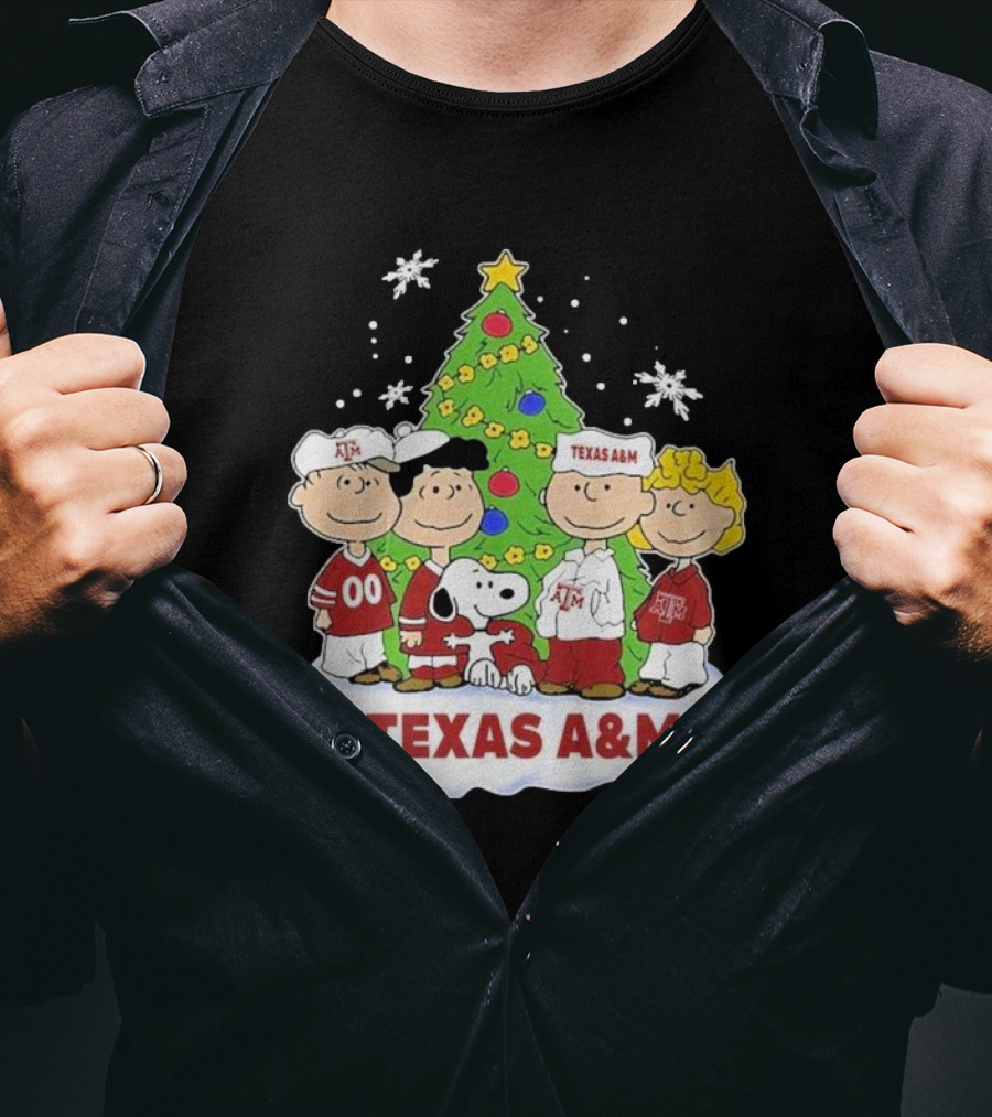 Texas A&M Aggies Christmas With Snoopy And Peanuts Characters T-Shirt
