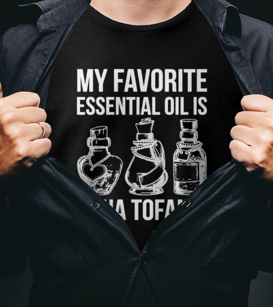MY FAVORITE ESSENTIAL OIL IS AQUA TOFANA VINTAGE STYLE BOTTLES T-Shirt