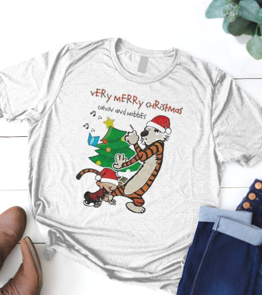 VErY MERRY ChrIStmAS Calvin And Hobbes Santa Hats Christmas Tree Dance T-Shirt