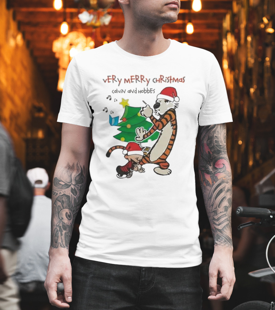 VErY MERRY ChrIStmAS Calvin And Hobbes Santa Hats Christmas Tree Dance T-Shirt