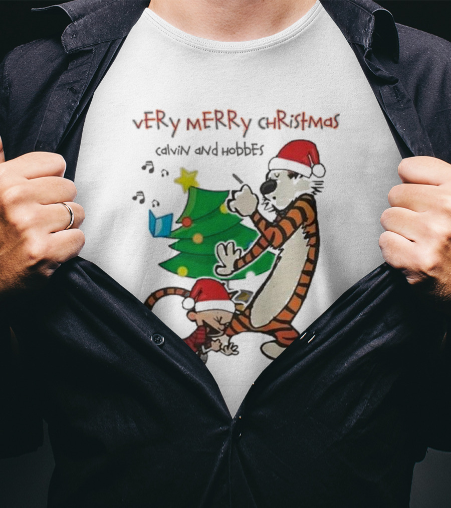 VErY MERRY ChrIStmAS Calvin And Hobbes Santa Hats Christmas Tree Dance T-Shirt