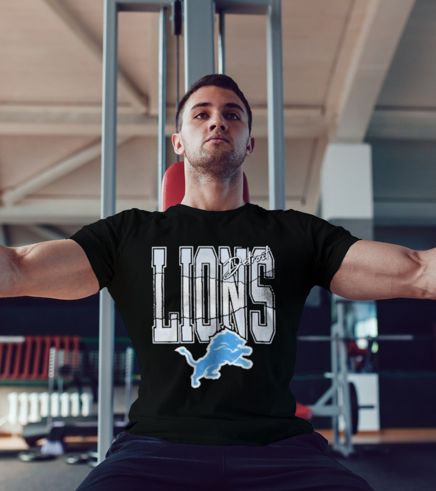 Detroit Lions Vintage Style Blue Lion Emblem On T-Shirt