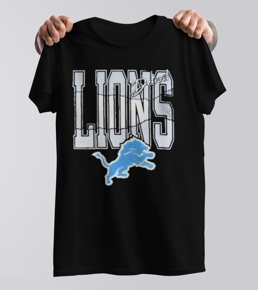 Detroit Lions Vintage Style Blue Lion Emblem On T-Shirt