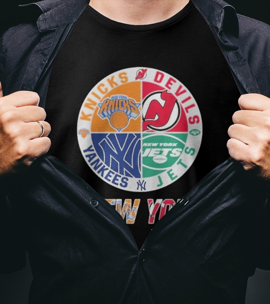 New York Knicks Yankees Jets Devils Circle New York T-Shirt