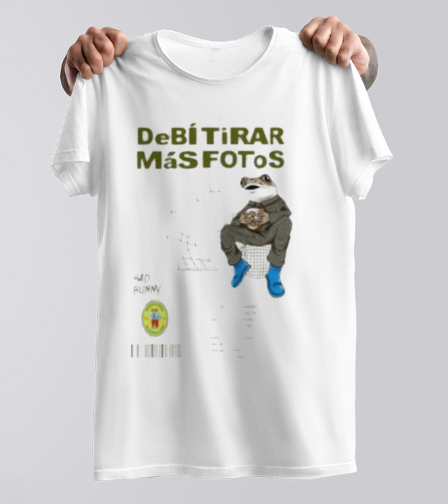 DeBI TiRAR MaS FOToS Bad Bunny 2025 Frog Sitting Blue Boots T-Shirt